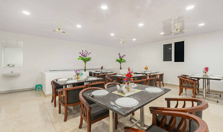 treebo royal plaza 700 mts from promenade beach