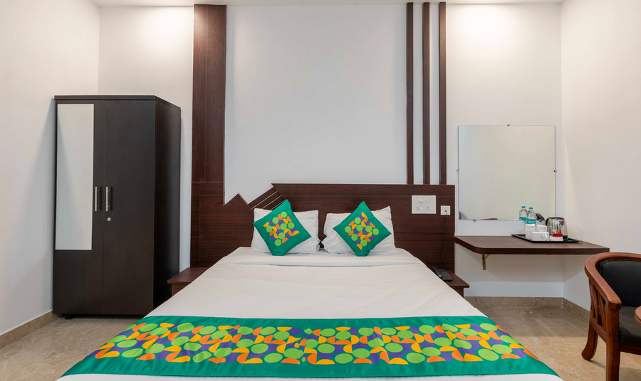 treebo royal plaza 700 mts from promenade beach