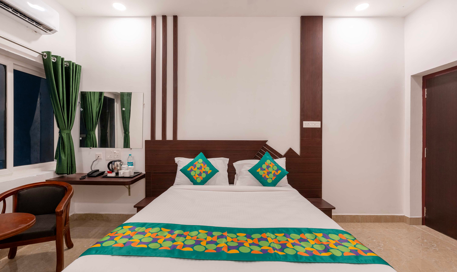 treebo royal plaza 700 mts from promenade beach
