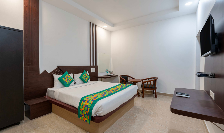 Treebo Royal Plaza, 700 Mts From Promenade Beach,,3 star