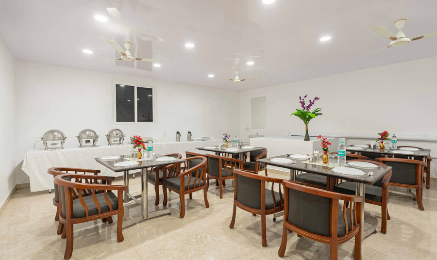 treebo royal plaza 700 mts from promenade beach