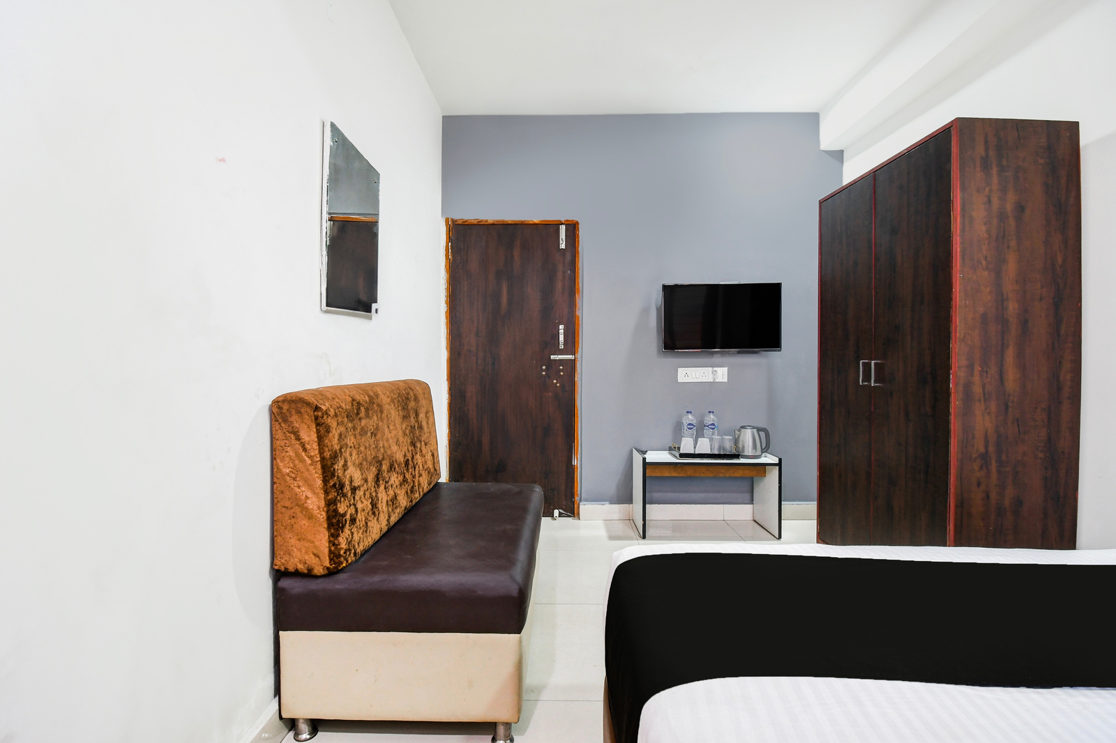 super hotel o uttar panchanna