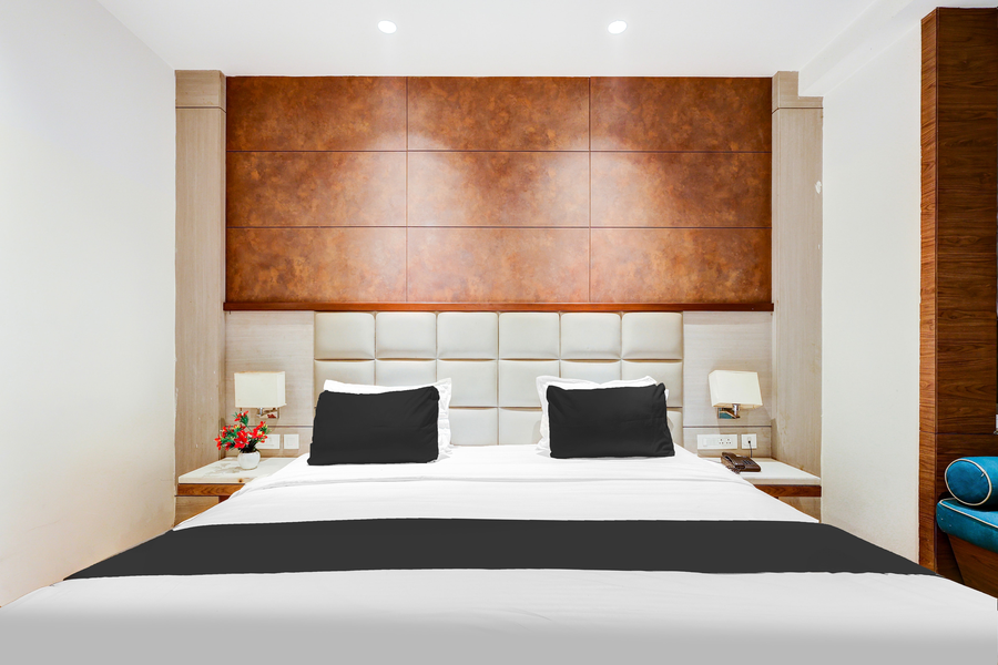 townhouse chhatarpur near metro park