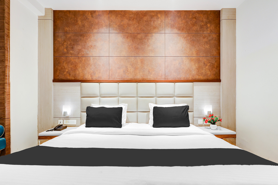townhouse chhatarpur near metro park