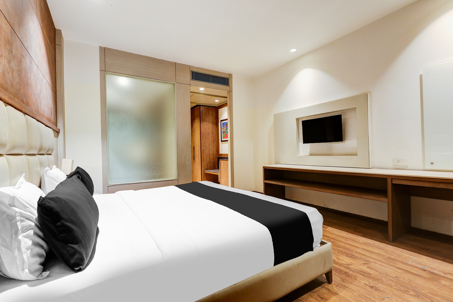 townhouse chhatarpur near metro park