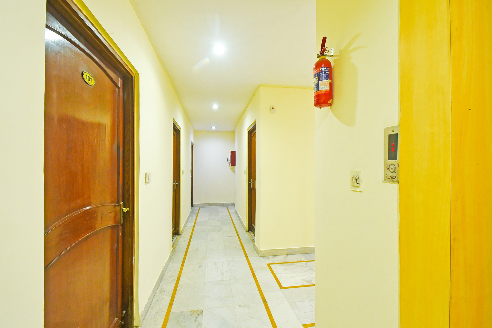 Hotel O Hathroi Market Near Dhuleshwar Garden,Hathroi, Jaipur,3 star