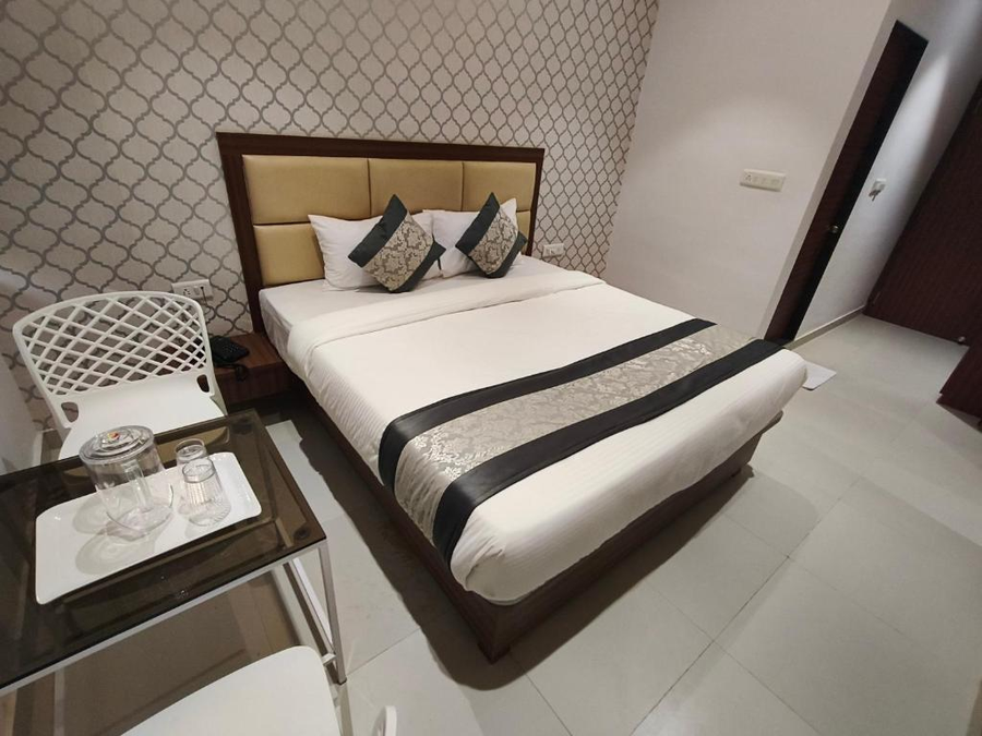 hotel morya residency parel