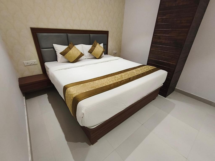 hotel morya residency parel