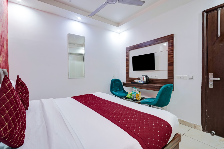 hotel king plaza near igi airport by rmaap group