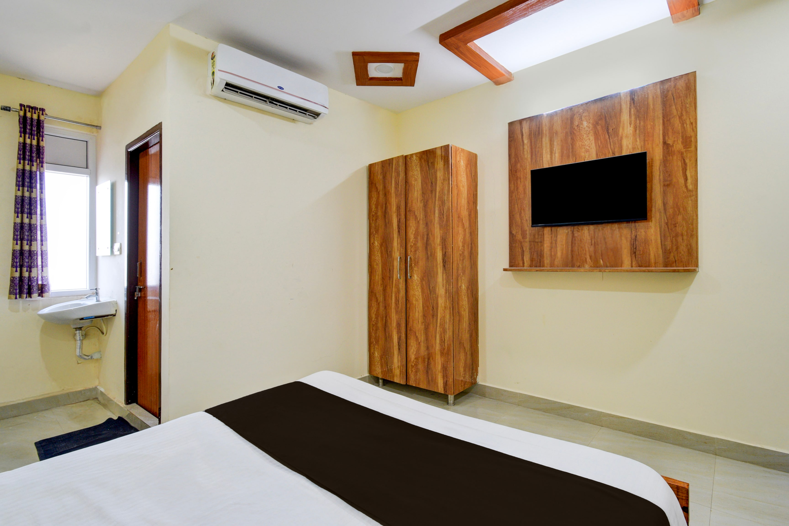 super hotel o bolligudem