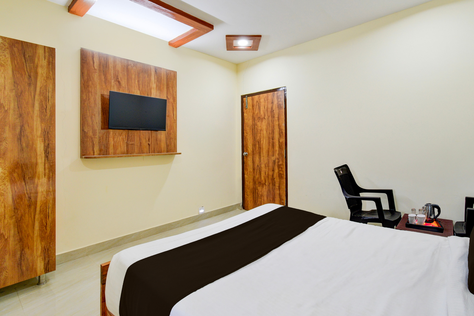 super hotel o bolligudem