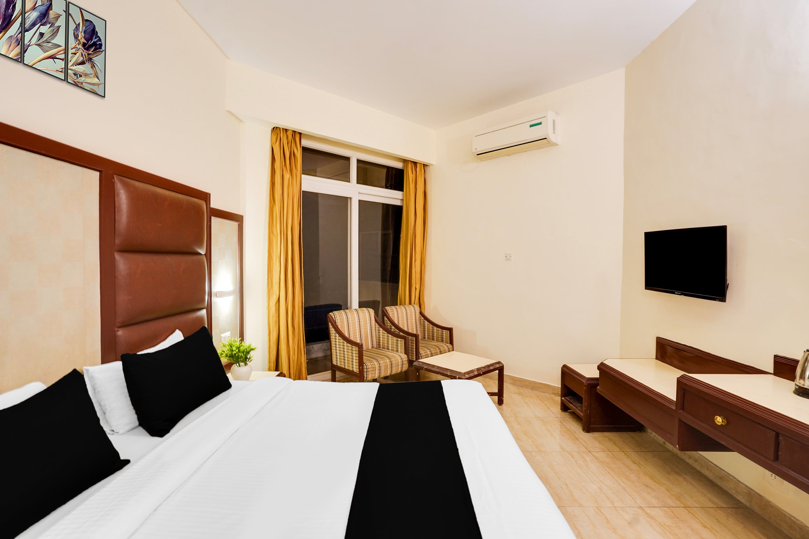 super townhouse oak silver city chowk formerly hw residency