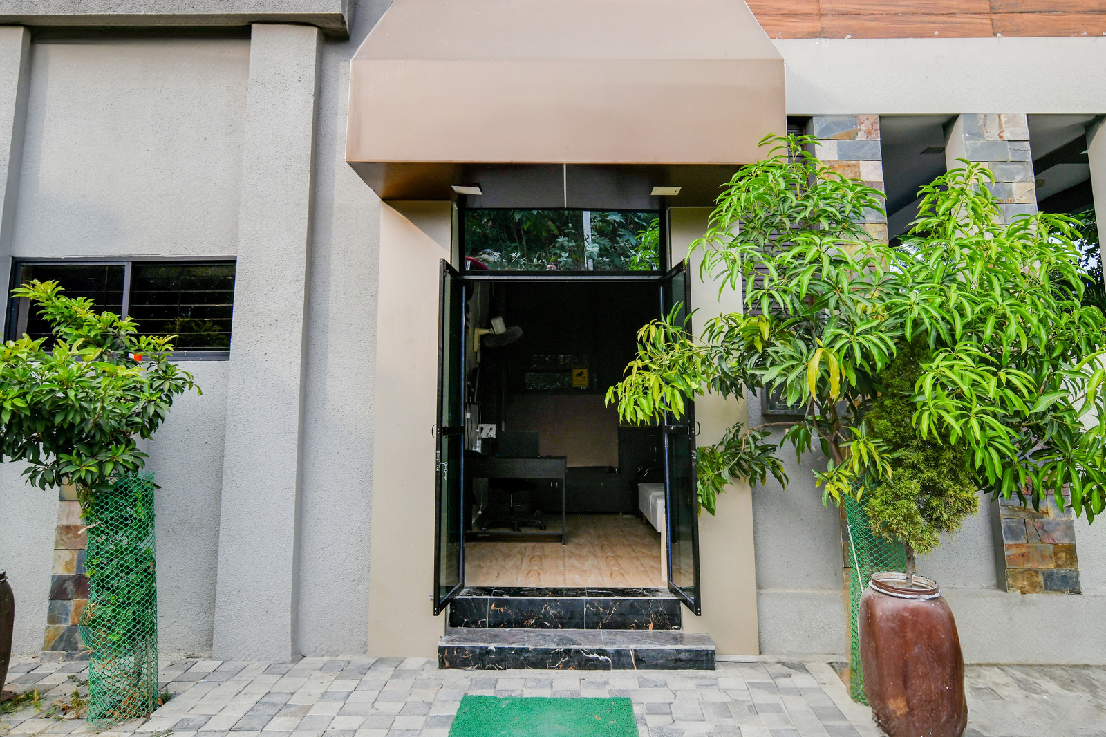 Collection O Indore Near Omax City 1,,3 star