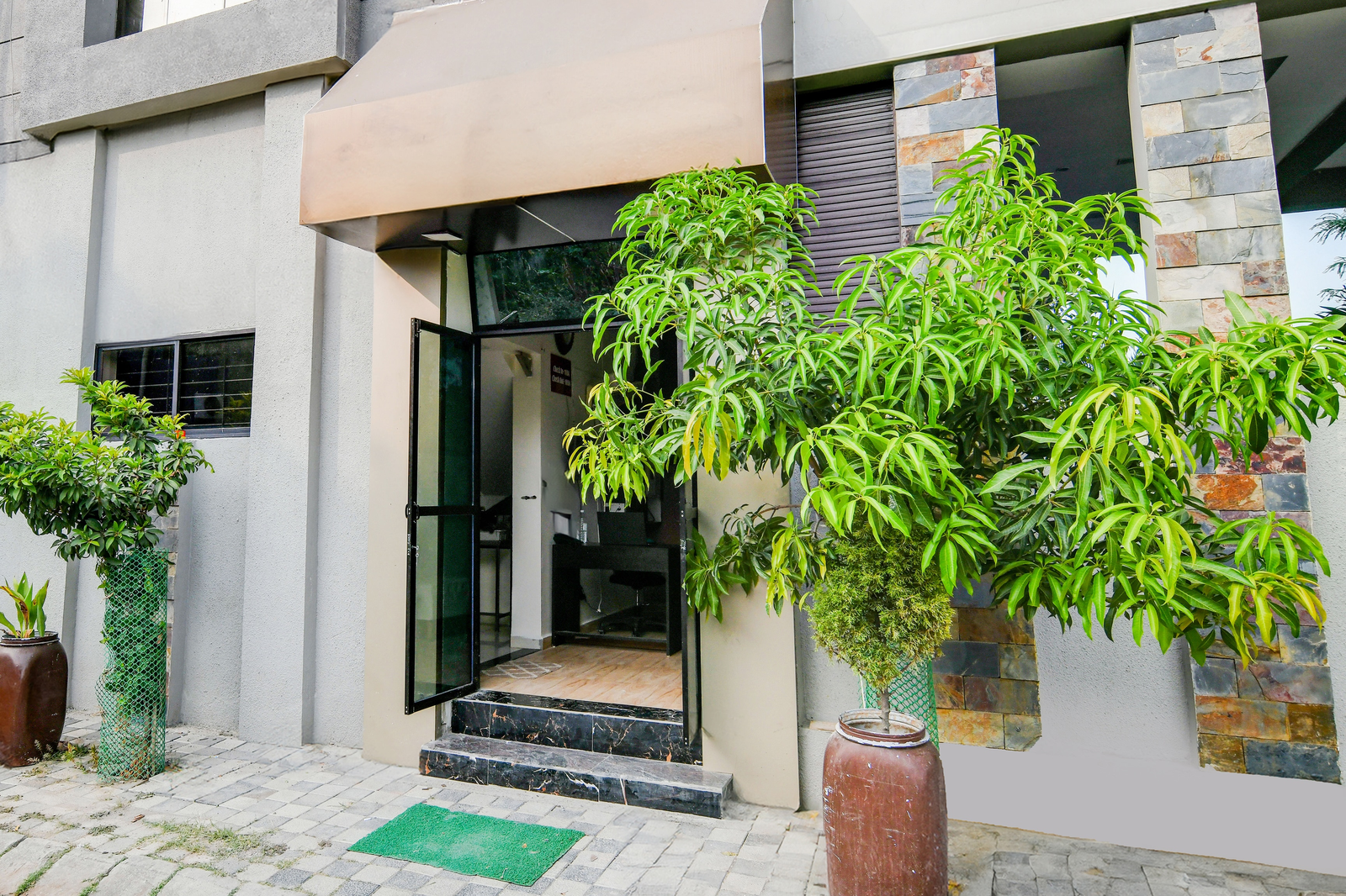 Collection O Indore Near Omax City 1,,3 star