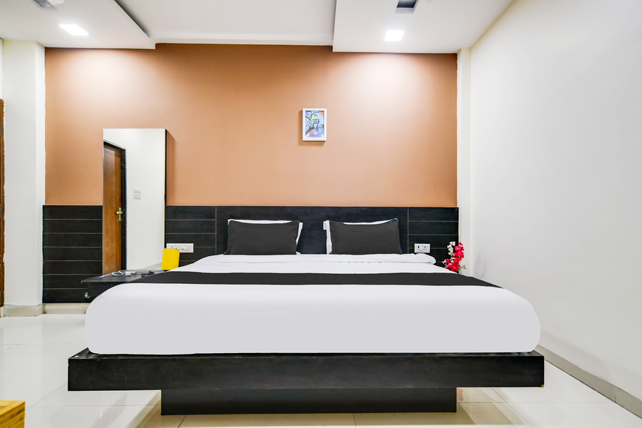 collection o indore near omax city 1