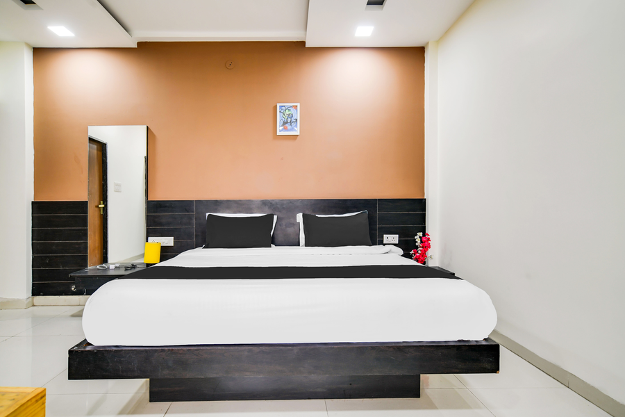 collection o indore near omax city 1