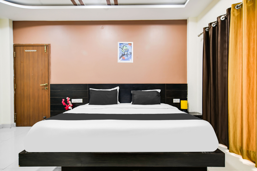 collection o indore near omax city 1