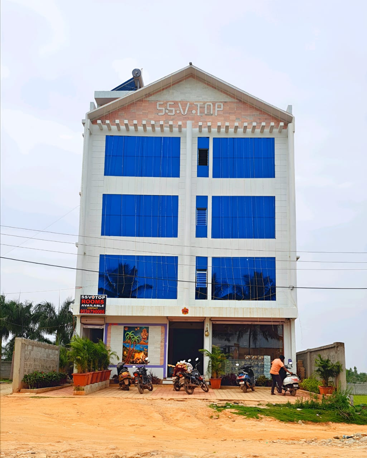 iroomz ssv hotel 30 km from bangalore