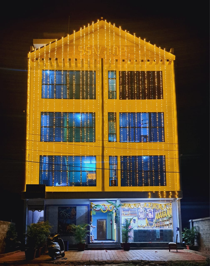 iroomz ssv hotel 30 km from bangalore