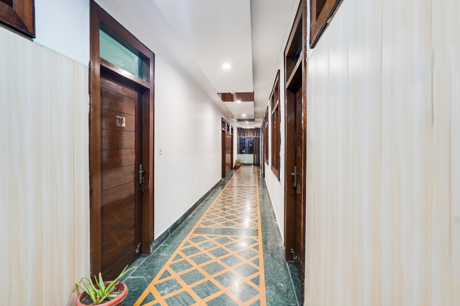 Super Townhouse Selaqui Chakrata Road,,3 star