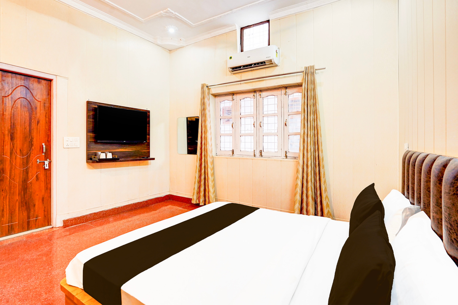 super hotel o sudhowala near nanda ki chowk