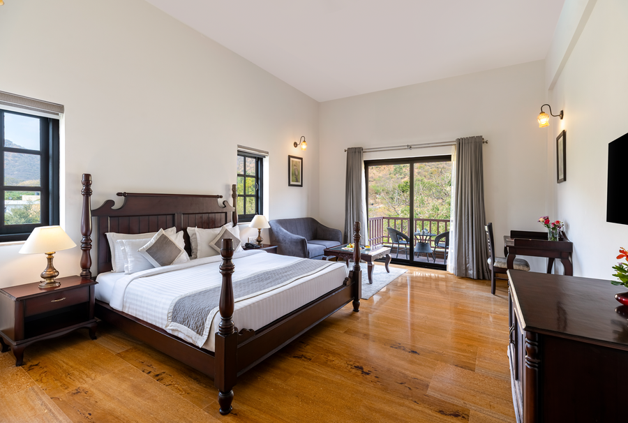 the hunting lodge luxury resort in udaipur