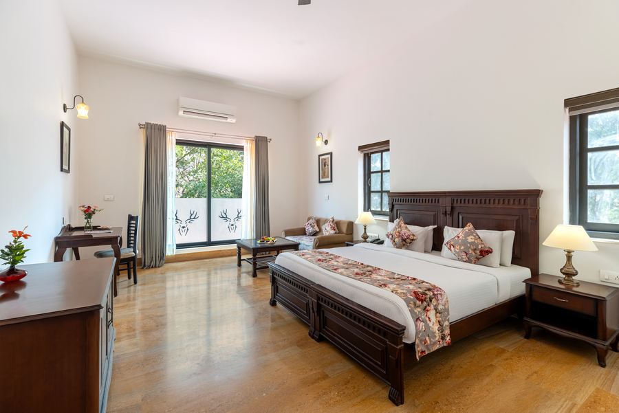 the hunting lodge luxury resort in udaipur