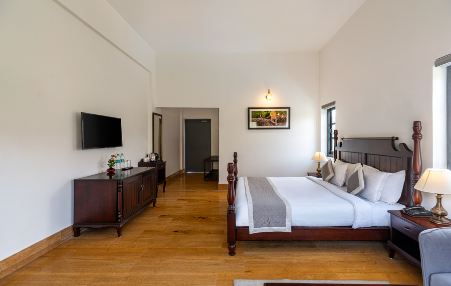 the hunting lodge luxury resort in udaipur