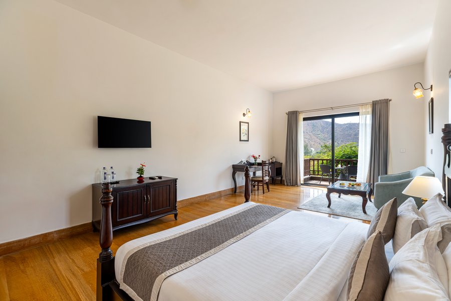 the hunting lodge luxury resort in udaipur