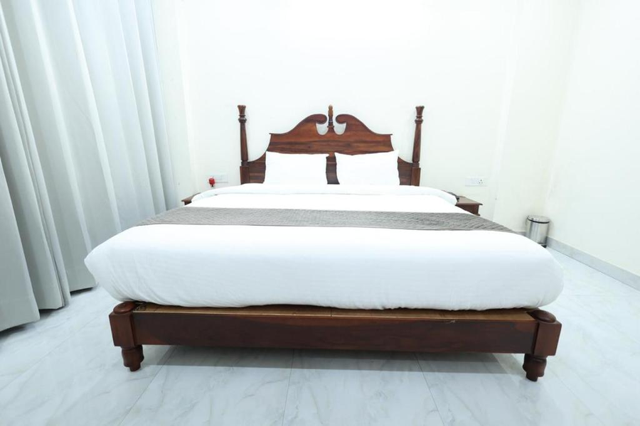 Hotel The Dark Night,,3 star