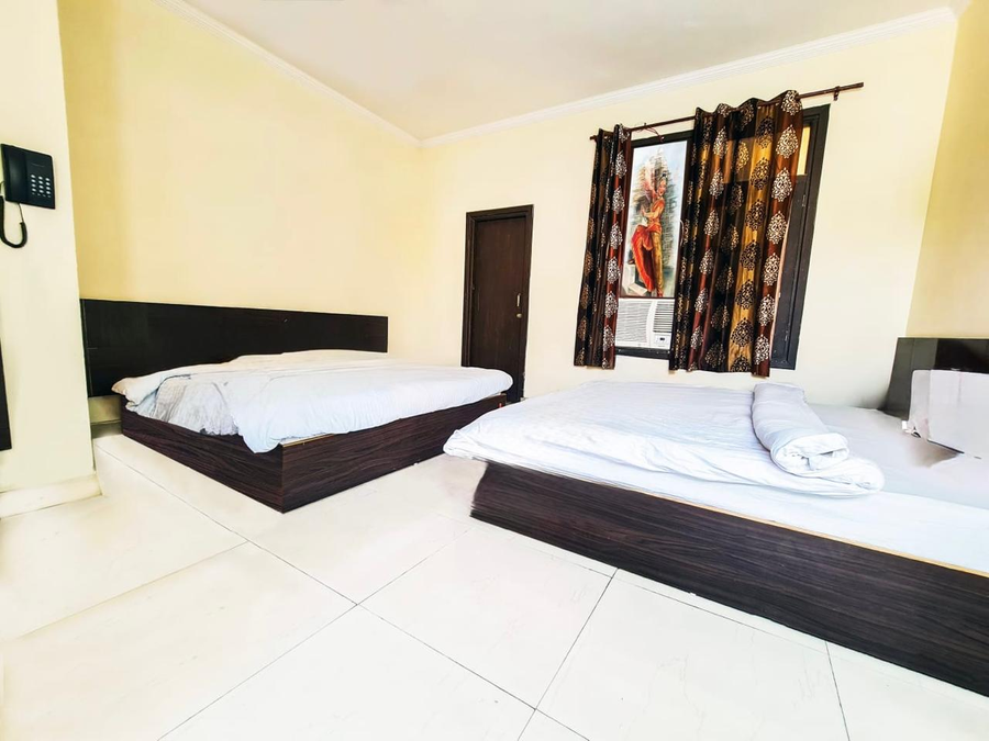 Hotel Prince Paradise,Batala Road,3 star