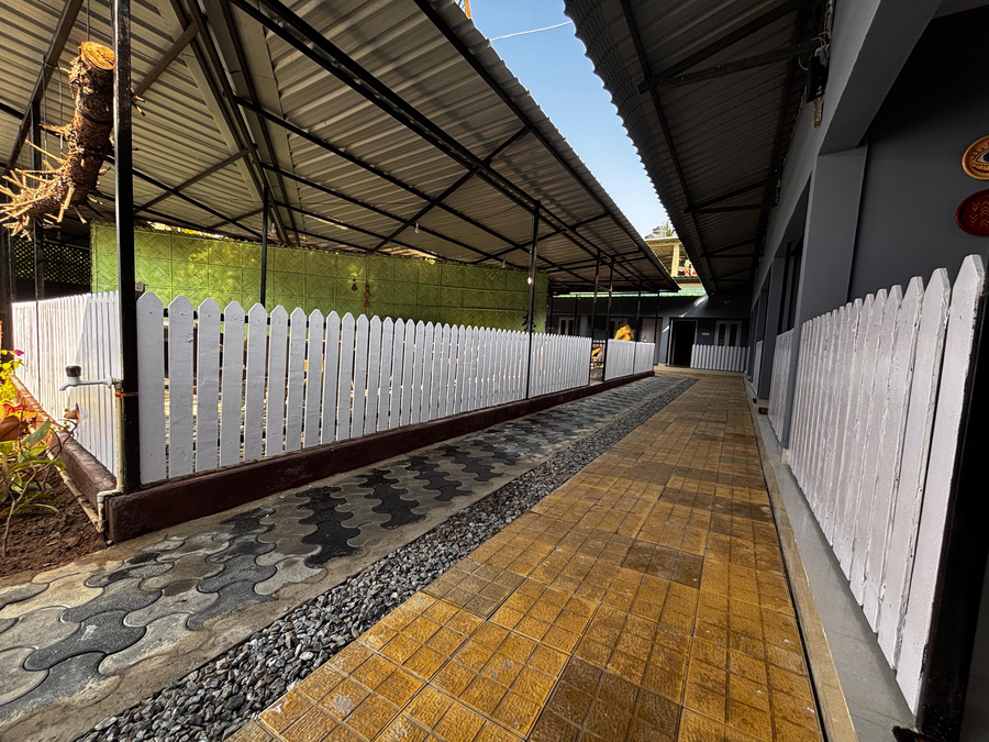 the gulmohar inn