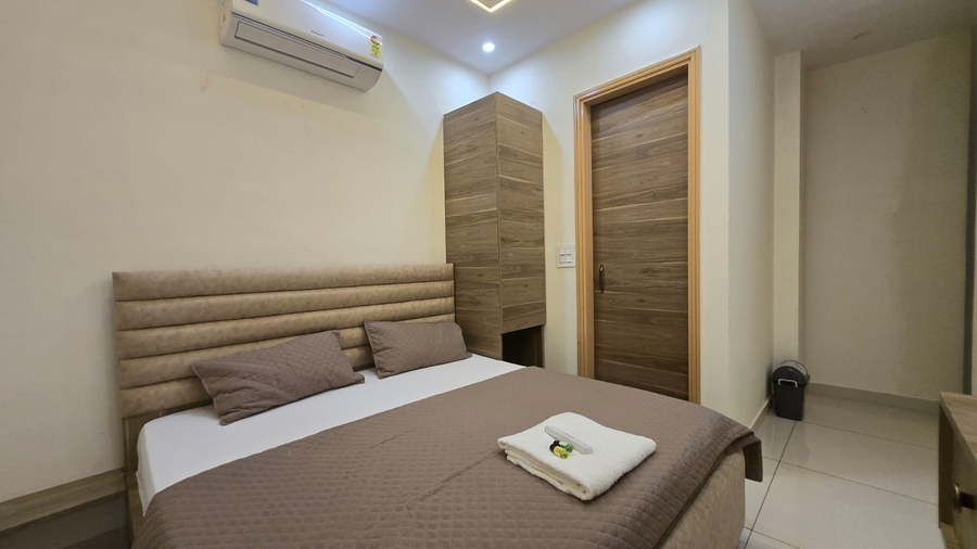 Hotel G8,,3 star