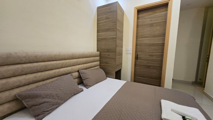 Hotel G8,,3 star