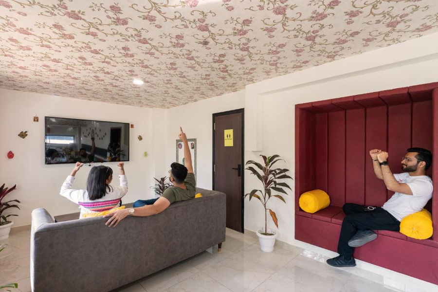 the hosteller jaipur mi road