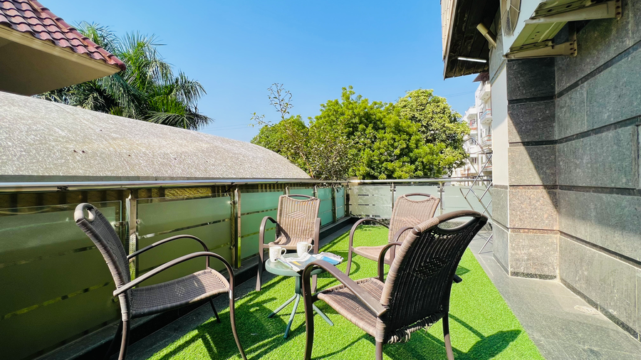 bluo 3bhk green park private garden balcony lift