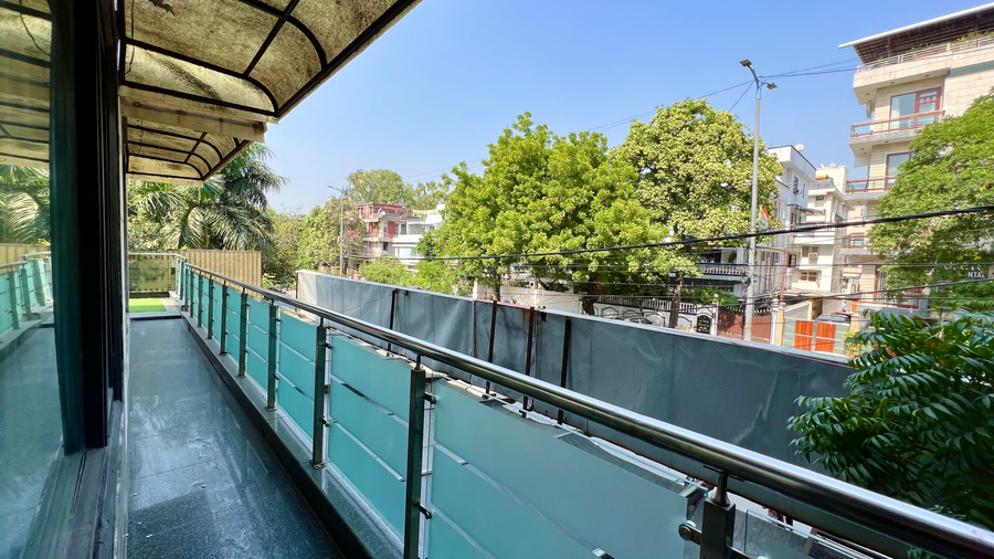 bluo 3bhk green park private garden balcony lift