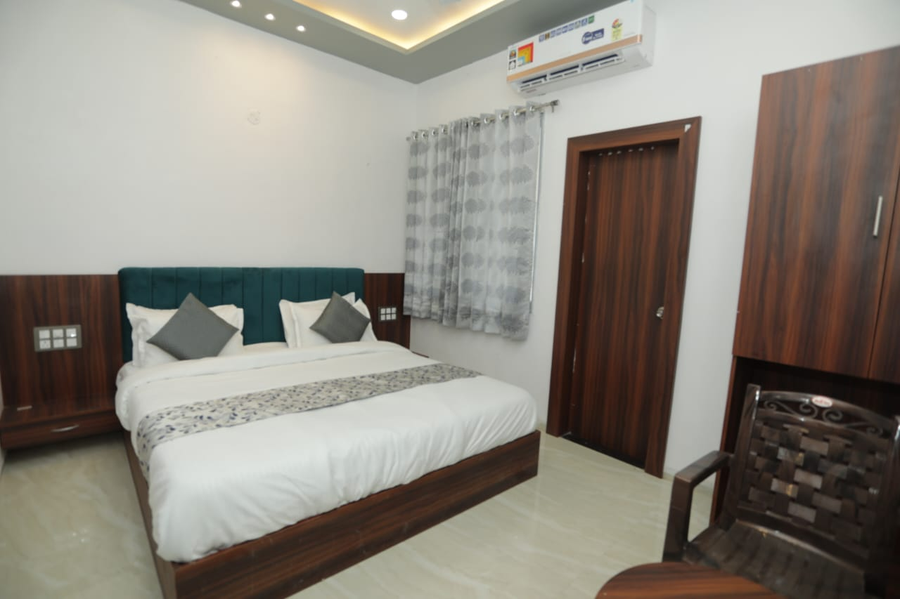 raj moti hotel and restro