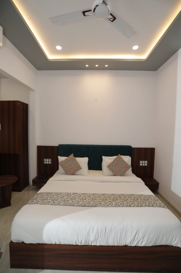 raj moti hotel and restro