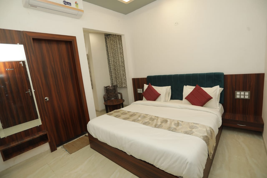 raj moti hotel and restro