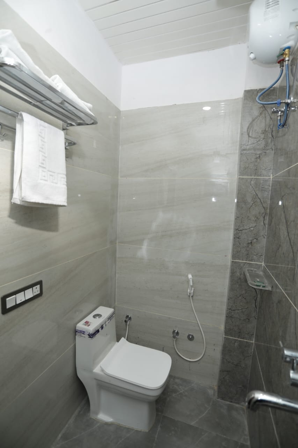 raj moti hotel and restro