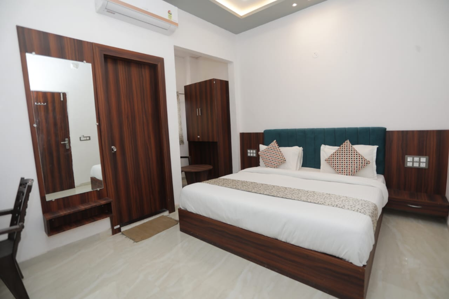 raj moti hotel and restro