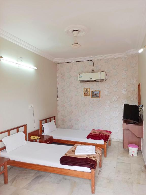 Jai Radhe Hotel,,3 star