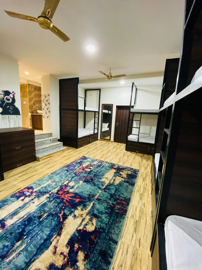 the commune varanasi