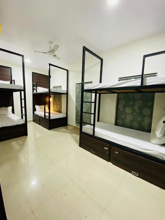 the commune varanasi