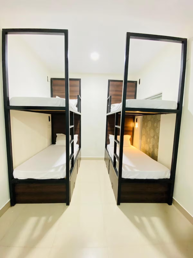 the commune varanasi