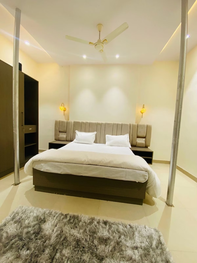 the commune varanasi