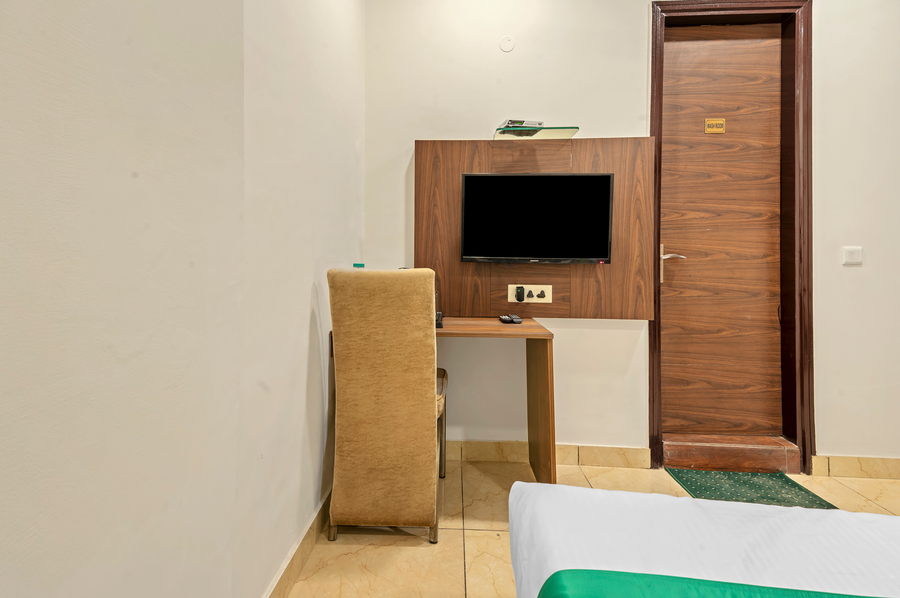 treebo elegant palace