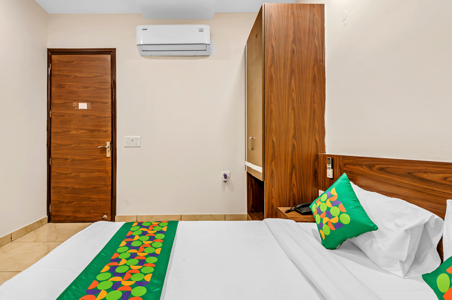 treebo elegant palace