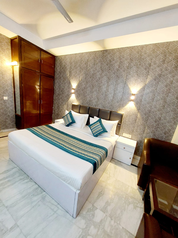 Khusbu Residency,Green Park,3 star